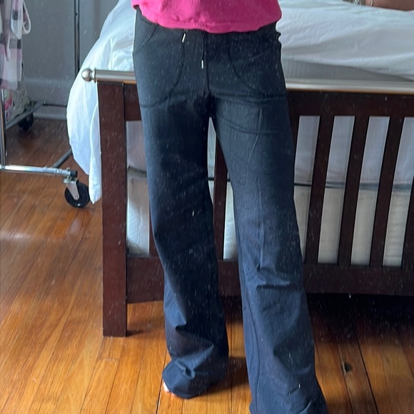 lululemon relaxed Be Still pant. - Picture 1 of 5